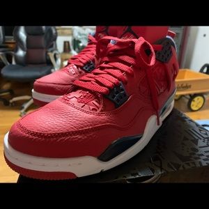 Red 4 Fiba size 11